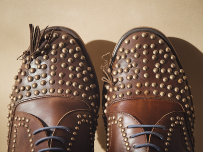 Wie repariere ich lose nähte an stoffschuhen ohne sichtbare spuren